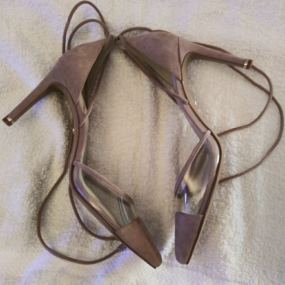 Brand New Kenneth Cole Women's pumps